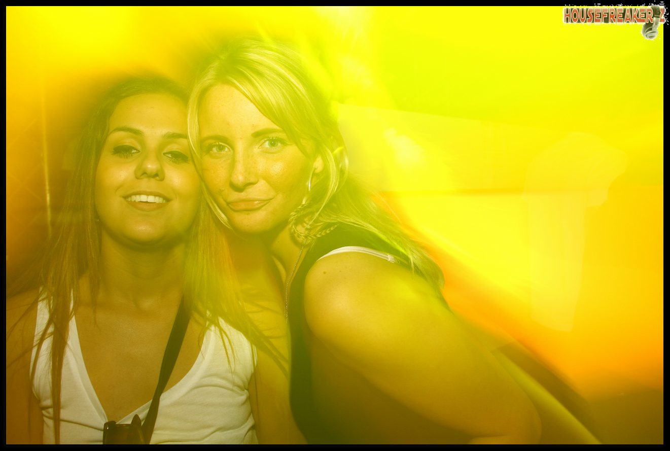 1321x889 pixels (1.057K)